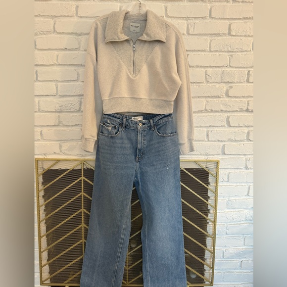 Abercrombie & Fitch XS Soft AF Cropped Zip Pull Over - Picture 12 of 12